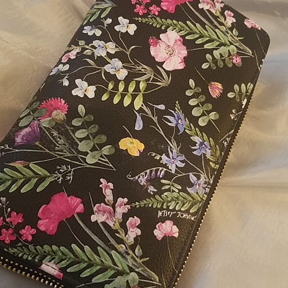 Betsey Johnson floral print zip around Nwt - Picture 5 of 6